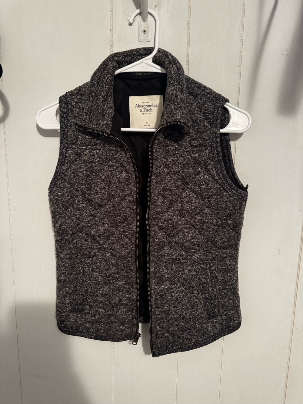 Abercrombie & Fitch Womens Charcoal Gray Quilted Vest